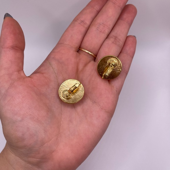 Vintage Trifari Clip-On Earrings - Picture 4 of 5